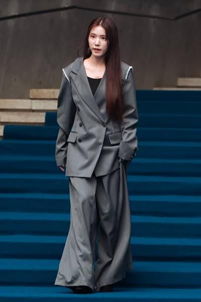 [패션엔 포토] 정시아, 남편 옷 입었나? 박시한 멋 제대로 오버핏 매니시 슈트룩