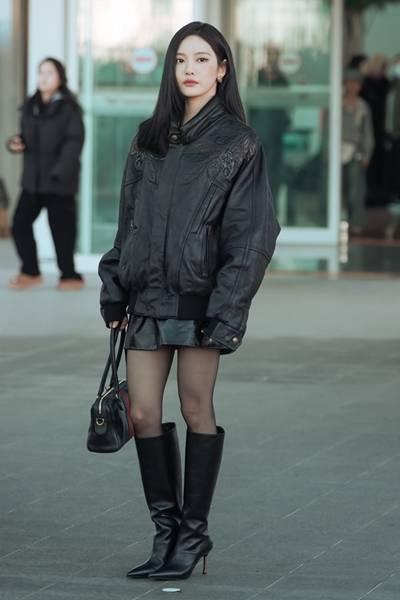 [패션엔 포토] 에스파 닝닝, 가죽으로 시작해서 가죽으로 끝냈다! 멋쟁이 레더룩 출국