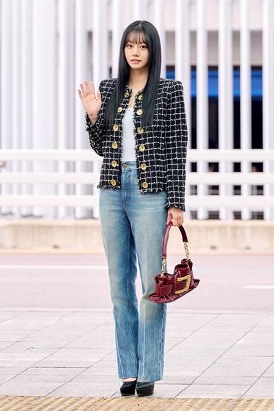 [패션엔 포토] 혜리, 출국길에 빛난 청순 프렌치 시크! 클래식한 트위드룩 파리 출국길