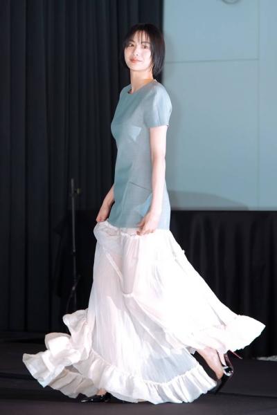 [패션엔 포토] 나나, 시선올킬 시스루의 로맨틱 반전! 단아한 우아미 화이트 시스루 드레스룩