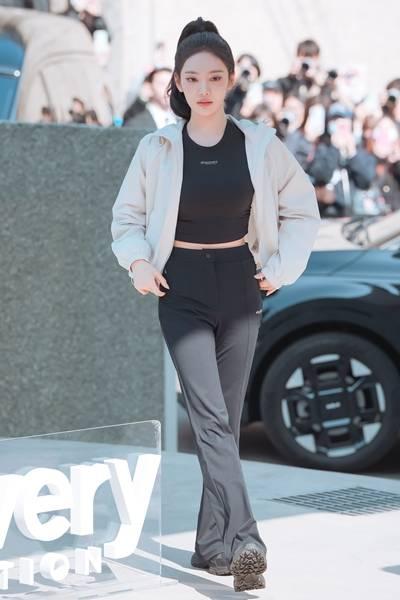 [패션엔 포토] 에스파 닝닝, 용산이 들썩 탄탄 레깅스 핏! 러블리한 건강미 애슬레저룩