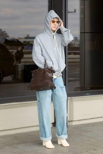 '트렌디한 음악의 아이콘' 자이언티, 공항패션도 힙하게! 후드 집업으로 끝낸 일상룩 