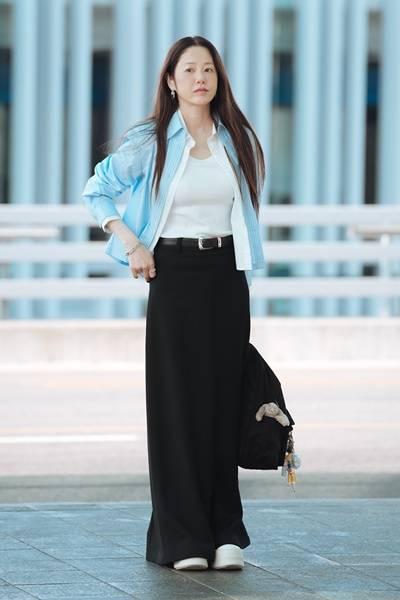 [패션엔 포토] 고현정, 셔츠 2개 입었나? 실용성과 스타일 겸비한 셔켓 아우터룩 미국행