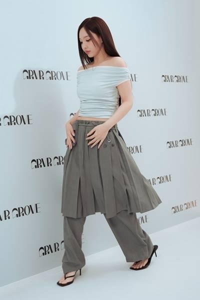 [패션엔 포토] 트와이스 나연, 바지 위에 스커트! 압구정동 뒤흔든 매혹적인 스칸트 패션 