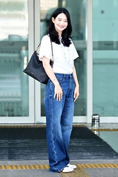 신민아, 결혼하고 더 예뻐진 새댁..티셔츠에 청바지만 입어도 청순미 폭발