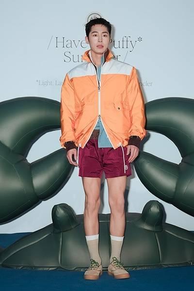 [패션엔 포토] 이재욱, 오렌지 바람막이와 쇼츠! 핏이 다른 감각적인 러닝룩