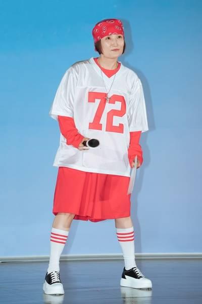 [패션엔 포토] 박경림, 빨간 두건 쓰고! 컨셉따라 센스있는 힙합 캐주얼 MC룩