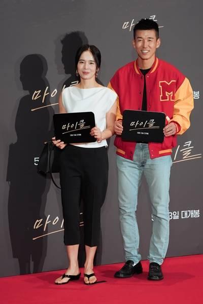 [패션엔 포토] '잉꼬부부' 션-정혜영, 둘다 운동광! 탄탄한 비주얼 달콤한 영화관 데이트룩
