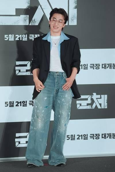 [패션엔 포토] 구교환, 아래는 힙 위는 시크! 힙&시크 극과 극 캐주얼 슈트 시사회룩