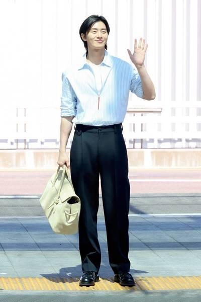 박서준, 코르시카 섬으로 떠나요... 클래식한 프렌치 섬머룩 프랑스 출국