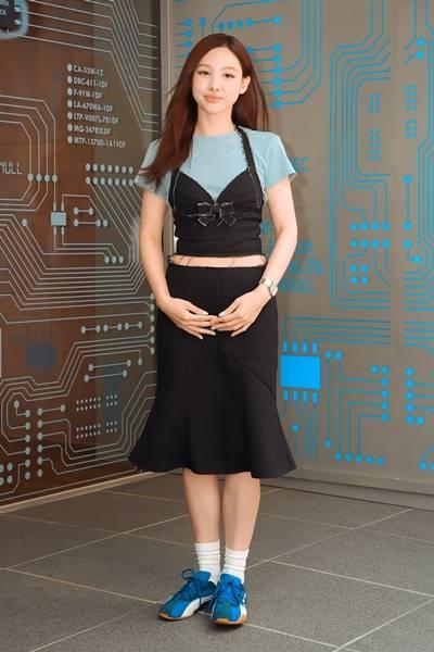 [패션엔 포토] 트와이스 나연, 속옷같은 겉옷! 뷔스티에 탑으로 끝낸 레이어드 섬머룩