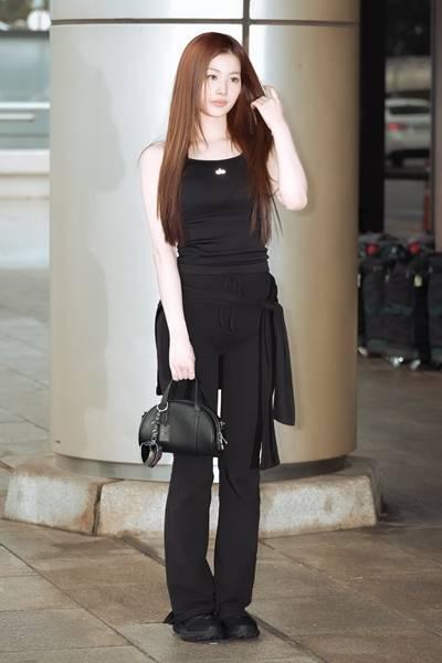 [패션엔 포토] 트와이스 미사모 사나, 이 정도였어? 올 블랙 탄탄 몸매 스포티 시크 애슬레저룩