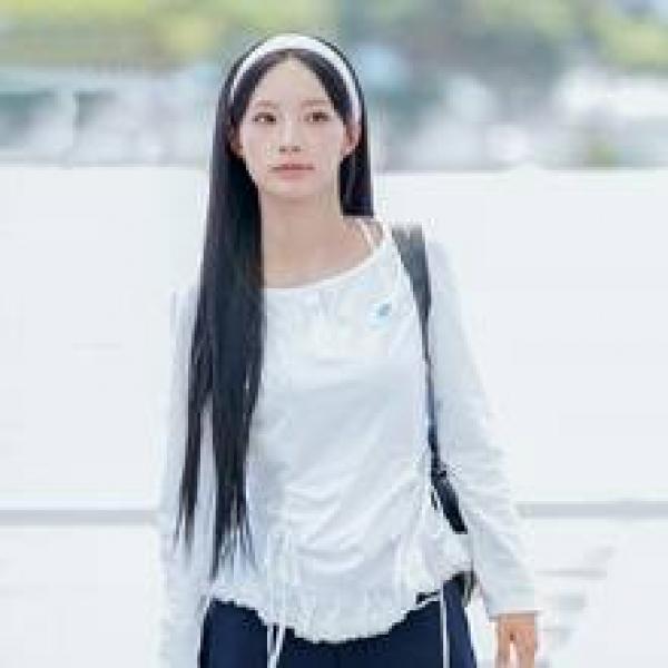 [패션엔 포토] 리센느 원이, 추리닝과 셔링 블라우스 굿조합! 러블리한 청순 여친룩 LA 출국