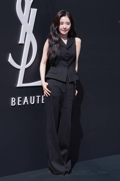 [패션엔 포토] 레드벨벳 아이린, 반전의 비주얼! 성수동 빛낸 품격의 테일러드 수트 베스트룩