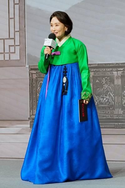 [패션엔 포토] 박경림, ‘스캔들’ 들었다 놨다 안방마님! 화려한 한복 자태 MC룩