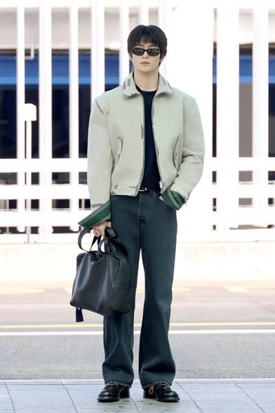  엔시티 재현, 데보레 크롭 재킷과 청바지 굿조합! 클래식한 캐주얼룩 밀라노 출국