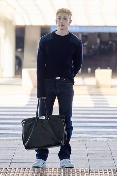 스트레이키즈 방찬, 가을 남친룩의 정석! 골지 니트와 청바지 꿀조합 밀라노 출국길