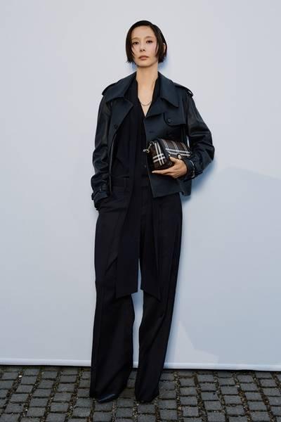 김나영, 런던 패션위크 빛낸 패셔니스타! 숏 트렌치 재킷으로 빛낸 패션위크 스타일
