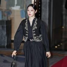 [패션엔 포토] 김연아, 단아한 한국의 미(美)! 내려 앉은 나비의 럭셔리 블랙 드레스룩