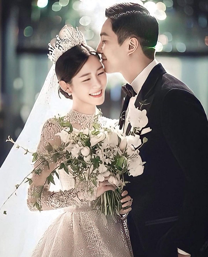 Lee Da In wedding dress